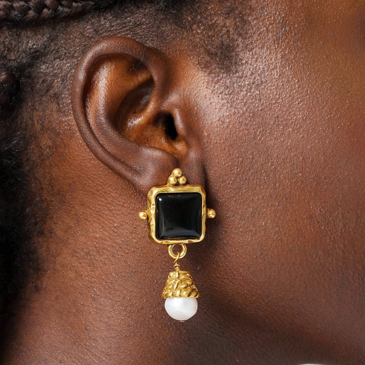 Pendiente Charm Radiante Chapado en Oro de 18 K