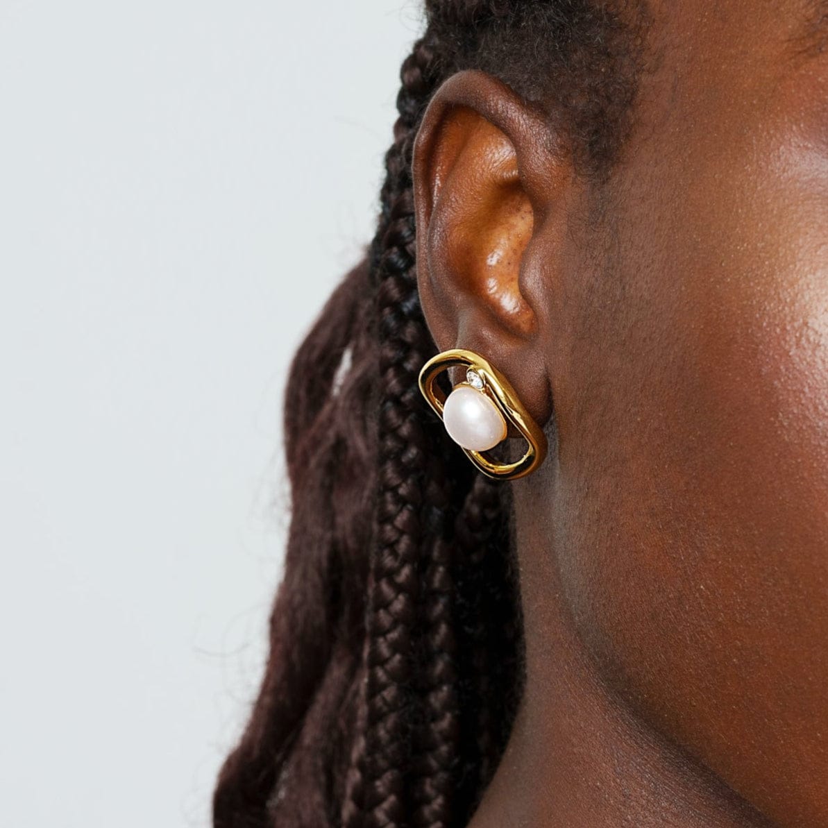 Boucles d'oreilles élégantes en forme d'orbe plaquées or 18 carats