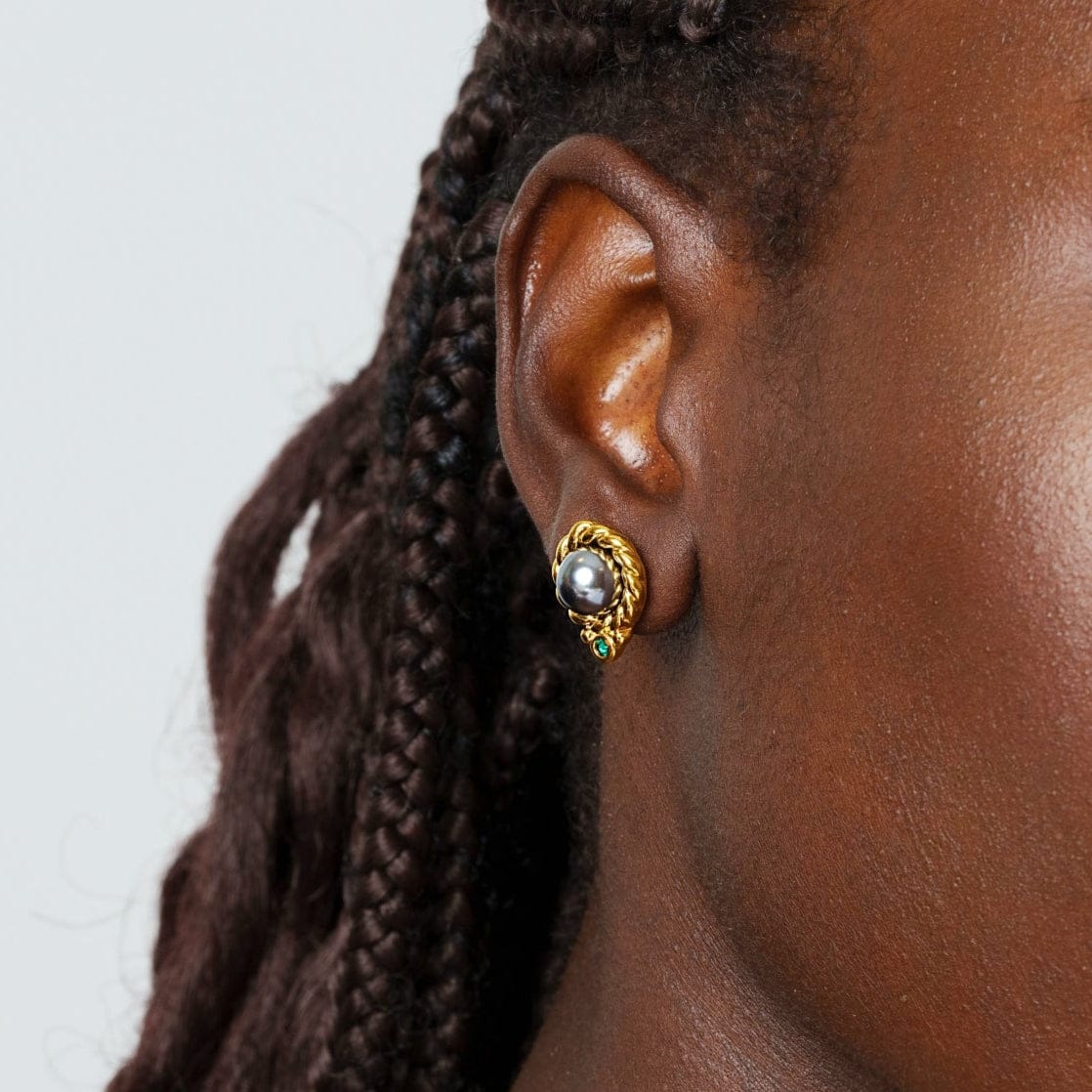 Pendiente elegante y elegante bañado en oro de 18 quilates