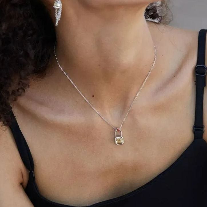 Collar con llave en plata de ley