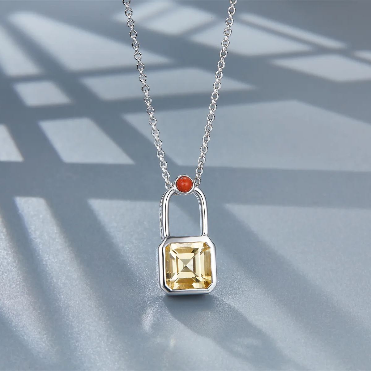 Collier clé en argent sterling