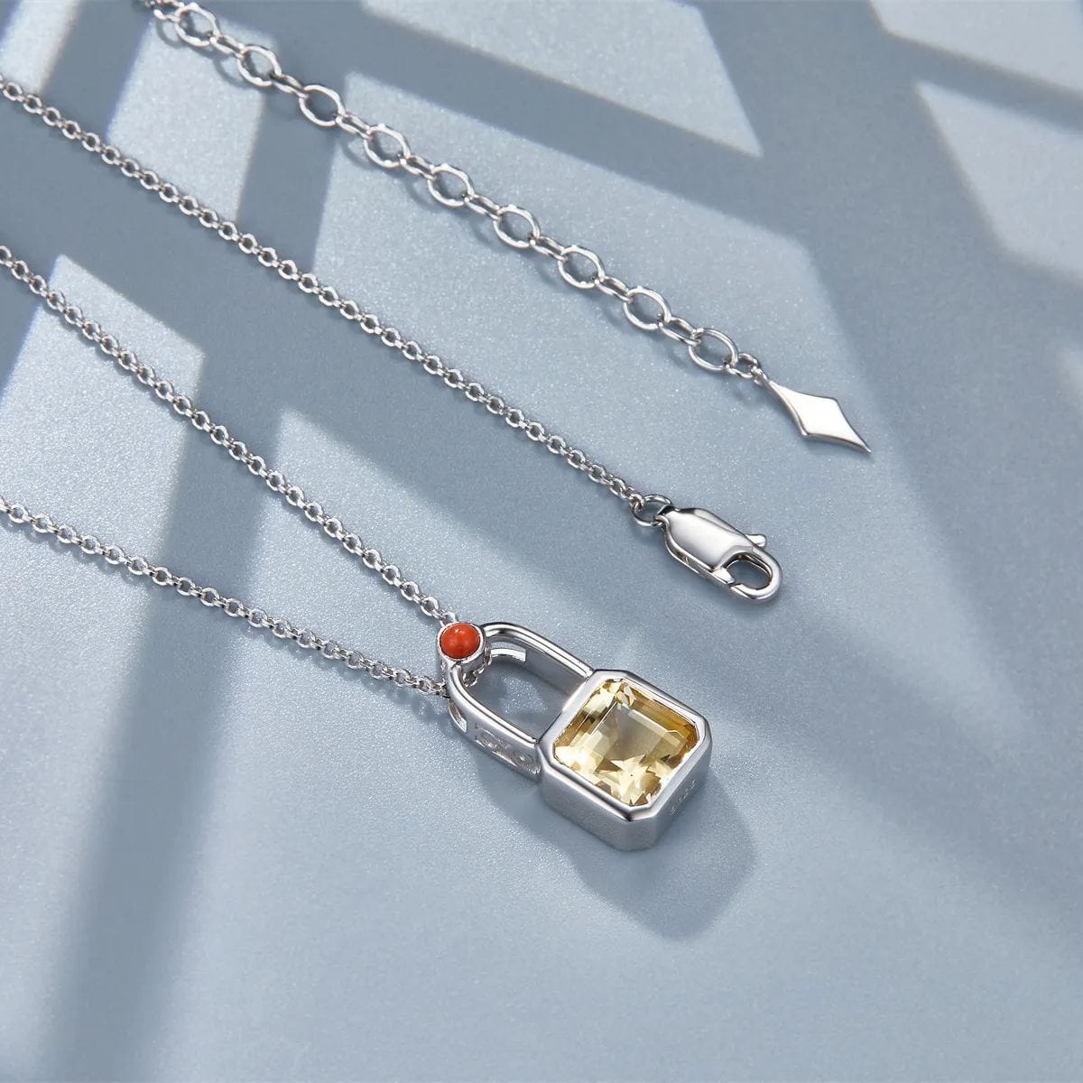 Collar con llave en plata de ley