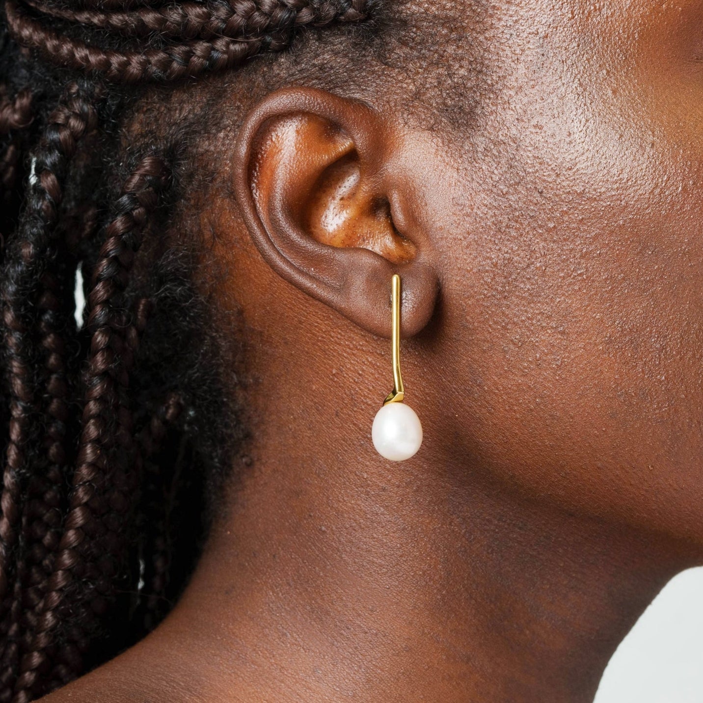 Pendiente Minimalista Elegancia Bañado en Oro 18K